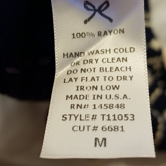 Everly navy cold shoulder top size medium, EUC - Picture 9 of 9